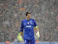 开云官方app入口-当边界封锁与跨界传奇相遇，塞内加尔的政治博弈与卡塞米罗的NBA奇幻之夜