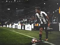 开云官网-凯尔特人决胜局带走火箭，范弗利特惊艳四座