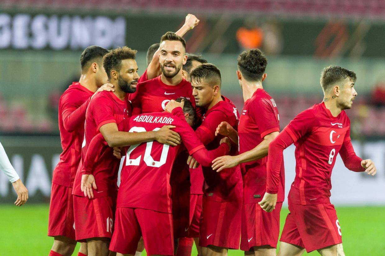 土耳其与荷兰对阵:欧预赛五连胜对决 土耳其与荷兰对阵:欧预赛五连胜对决