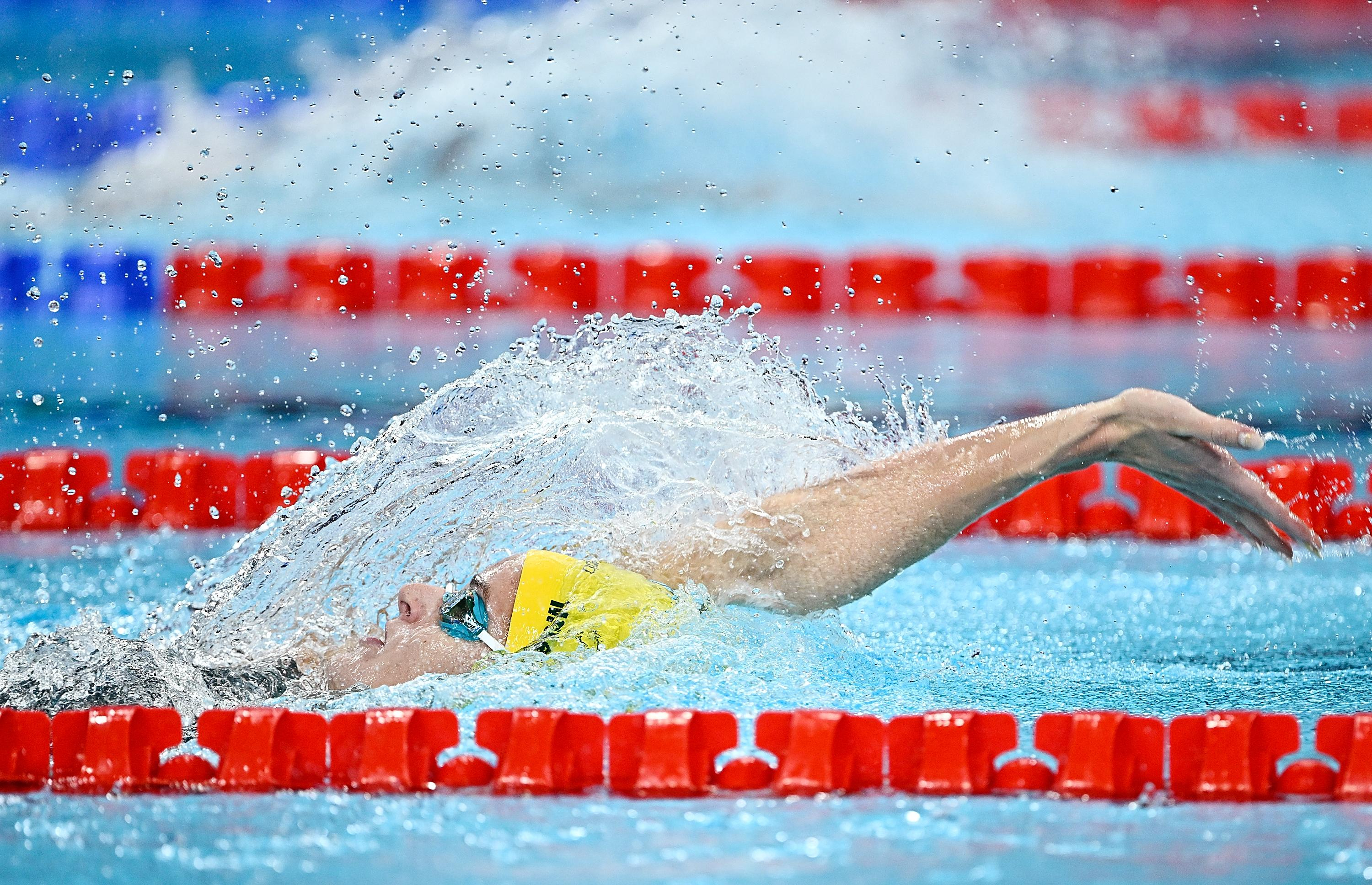 澳大利亚游泳选手纵横泳池，登上领奖台的简单介绍