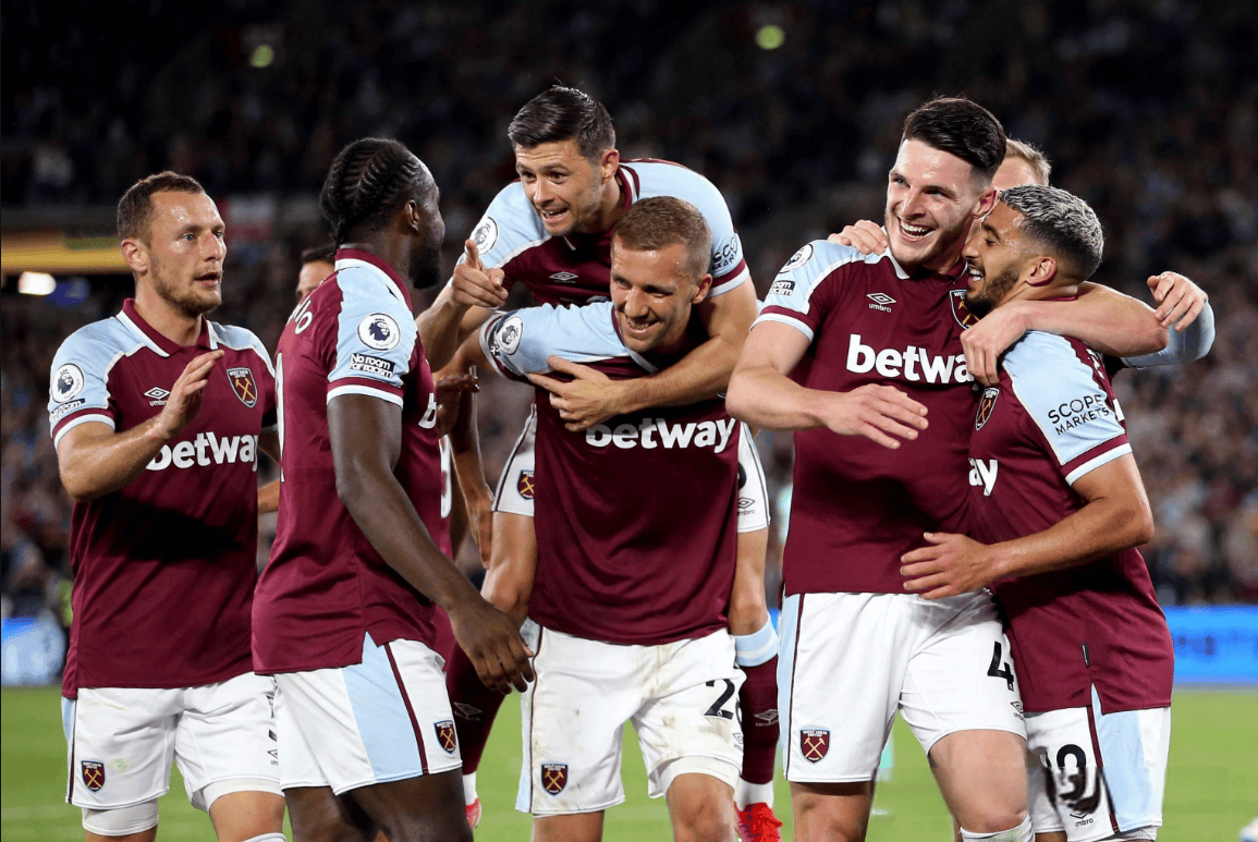 包含阿斯顿维拉主场逼平南安普顿，争分夺秒的词条