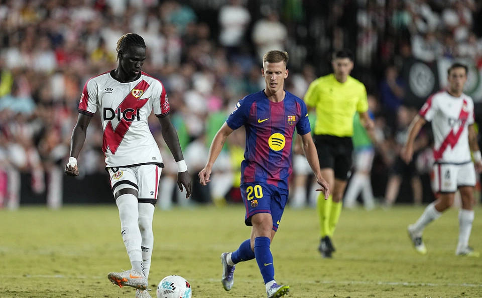 巴萨球员集体低迷，主教练怒斥埃梅里表现！