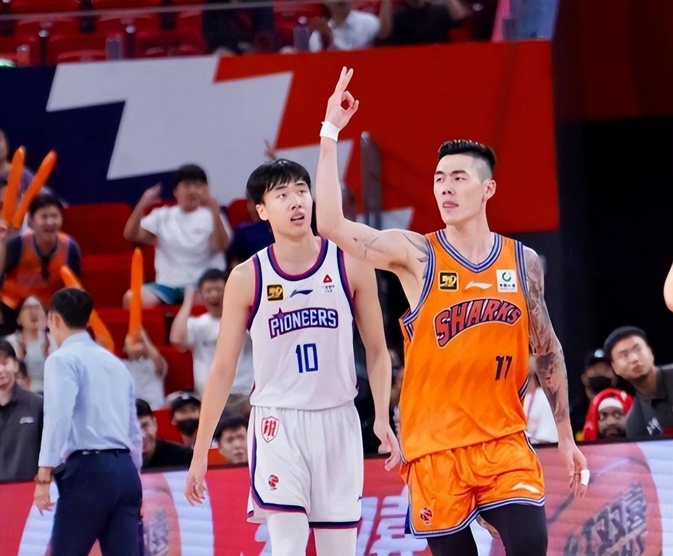 世界顶尖篮球明星跨联赛转会引热议的简单介绍