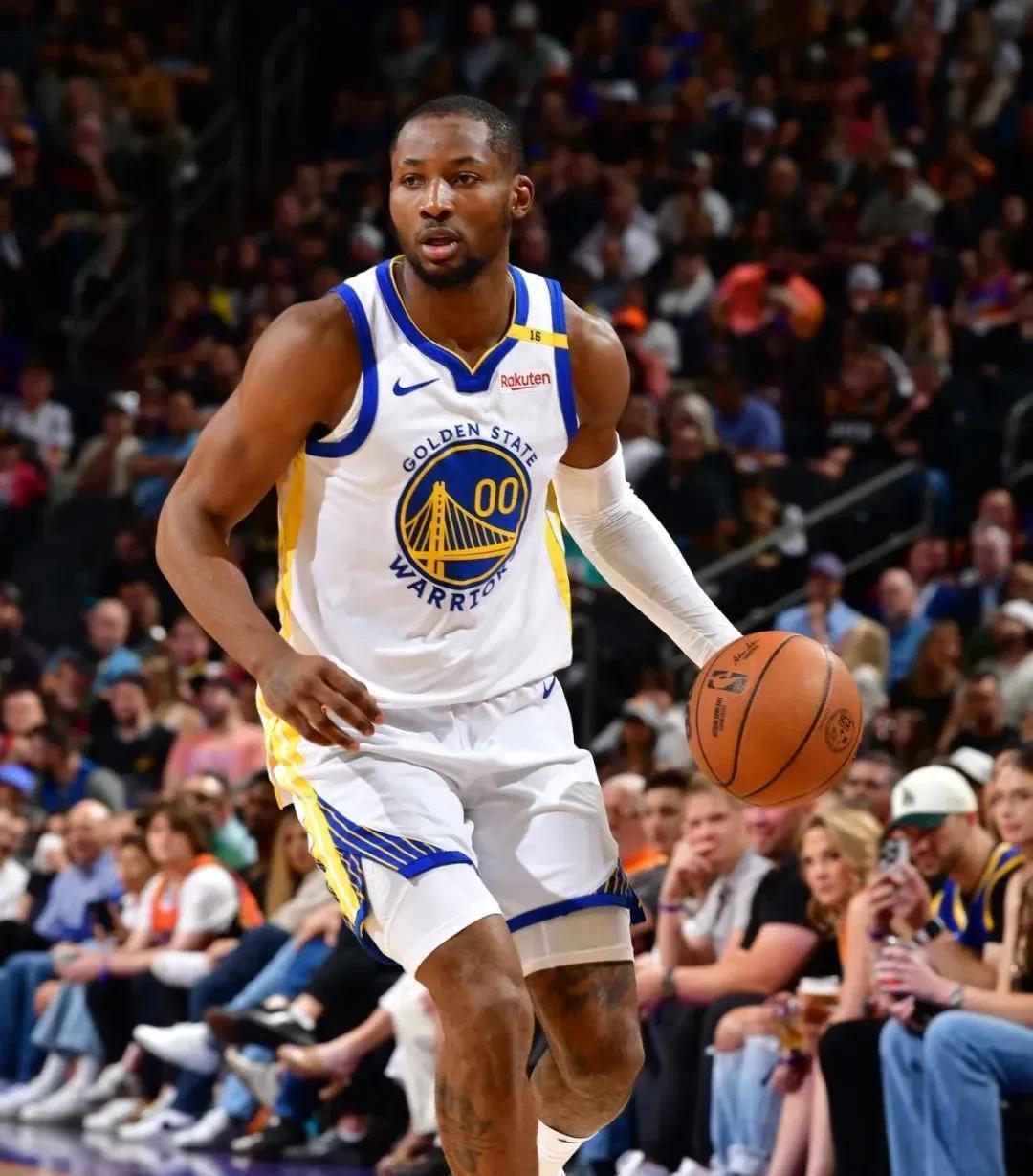 包含勇士队面临危机，主教练寻找解决之道的词条