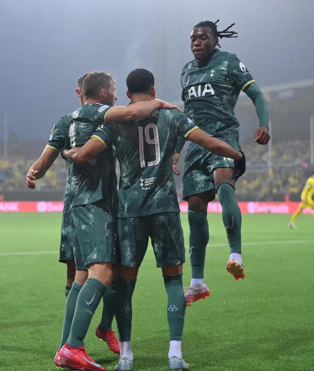 防线不稳，托特纳姆热刺客场惨败的简单介绍