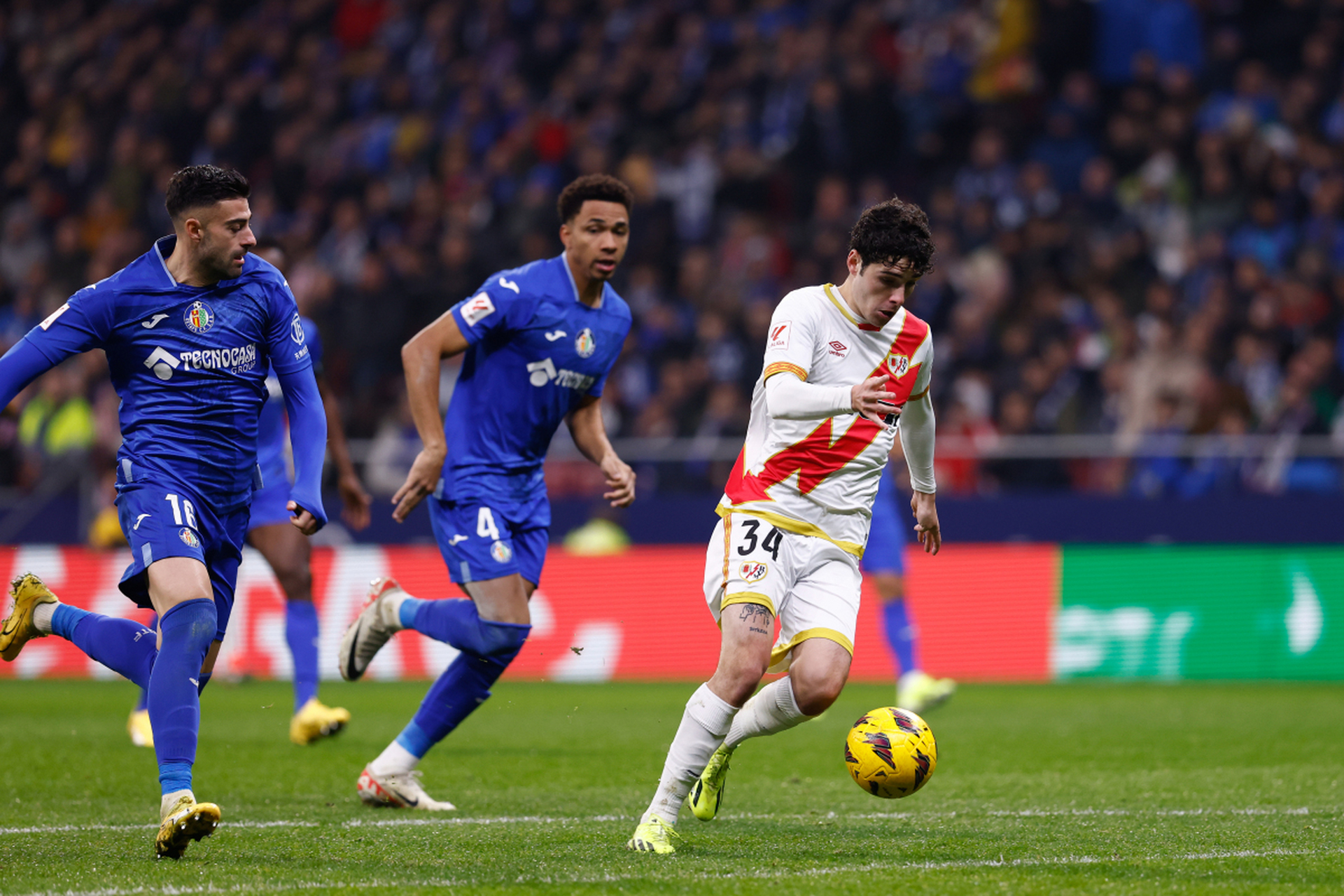 关于莱昂内斯客场逼平阿尔梅里亚，保级压力减轻的信息