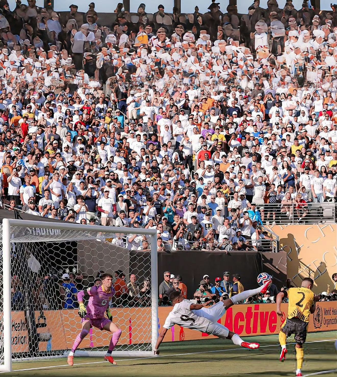 皇家马德里球迷支持球队跻身联赛前列 皇家马德里球迷支持球队跻身联赛前列