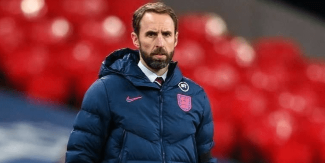 英格兰队鏖战中国队，波尔关键制胜