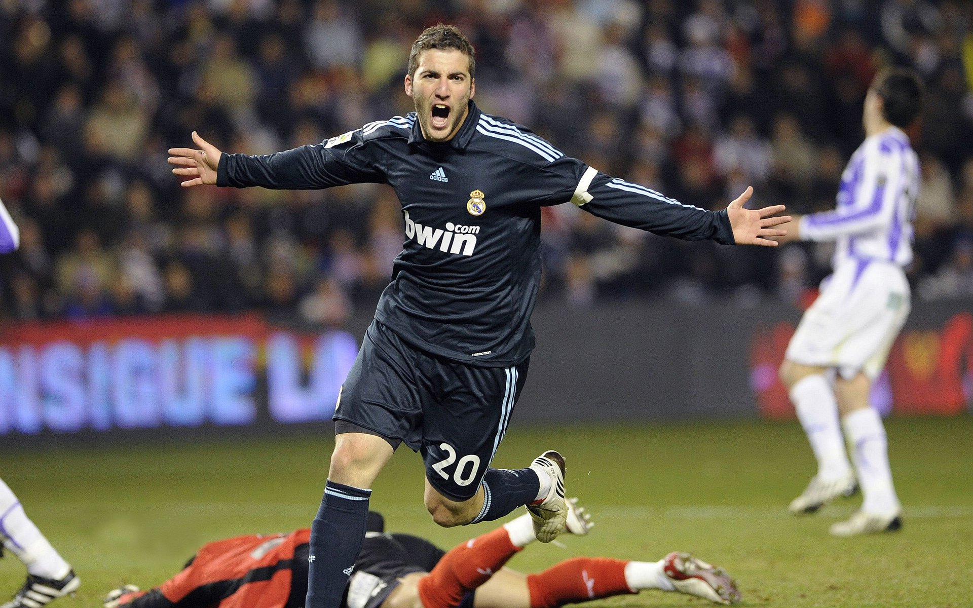 戈贝尔擎天柱式统治，老鹰展翅击溃火箭升空幻想